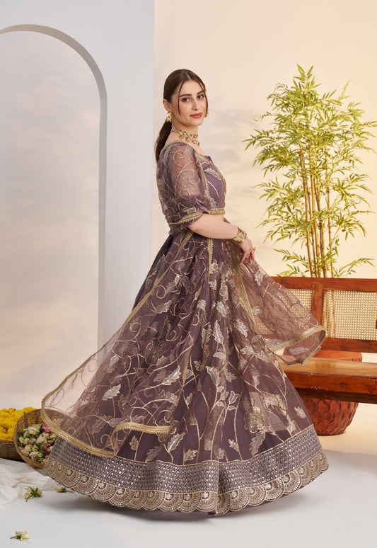 Lehenga violet doux en filet avec broderies et sequins COLLECTION MAISHA