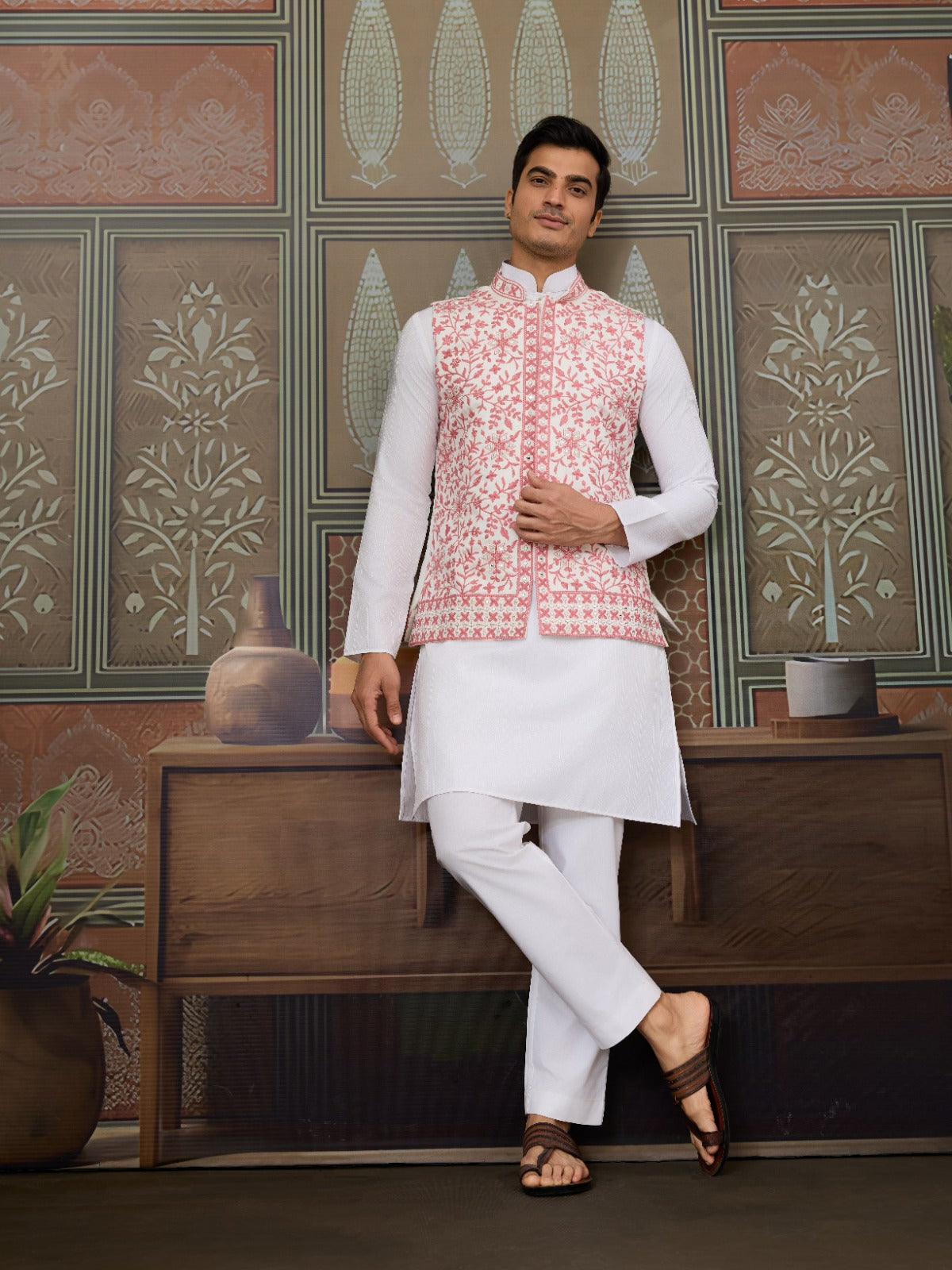 Kurta Homme 3 pièces avec veste koti brodée rose clair en soie et coton