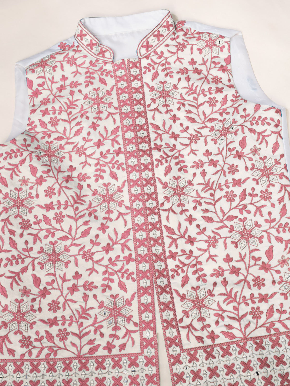 Kurta Homme 3 pièces avec veste koti brodée rose clair en soie et coton