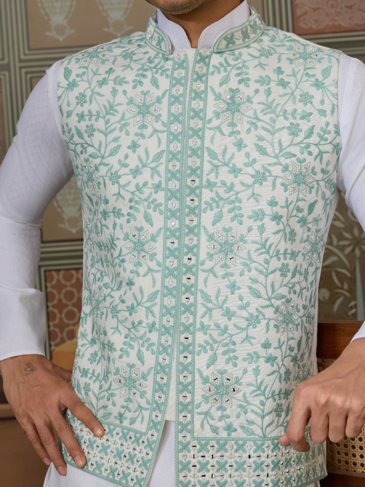 Kurta Homme 3 pièces avec veste koti brodée vert menthe en soie et coton