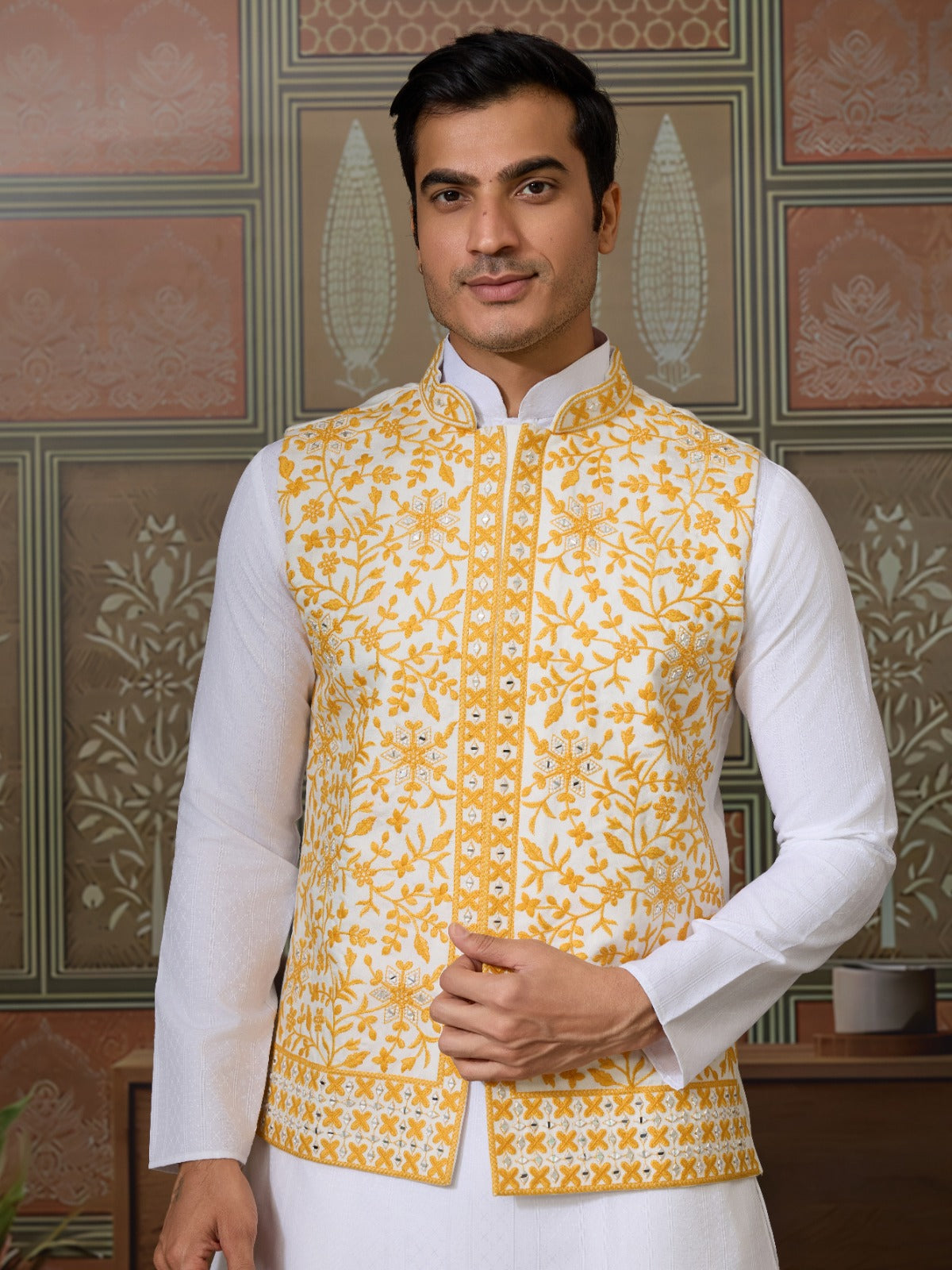 Kurta Homme 3 pièces avec veste koti brodée jaune clair en soie et coton