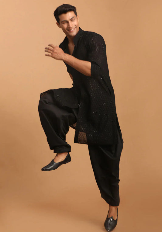 Kurta Pantalon Patiala Noir en Georgette et sequins à col dégagé