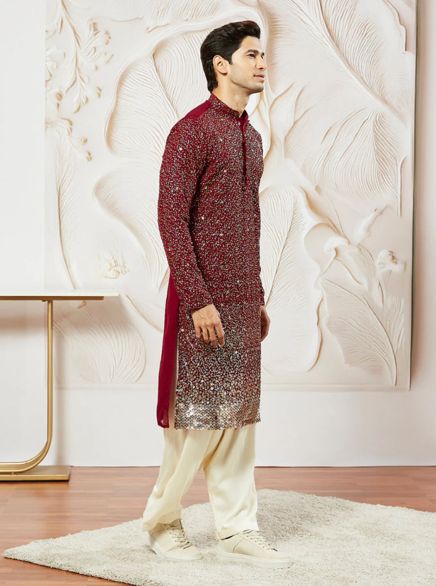 Kurta Pantalon Patiala Rouge Bordeaux Sequins Dorés en Georgette