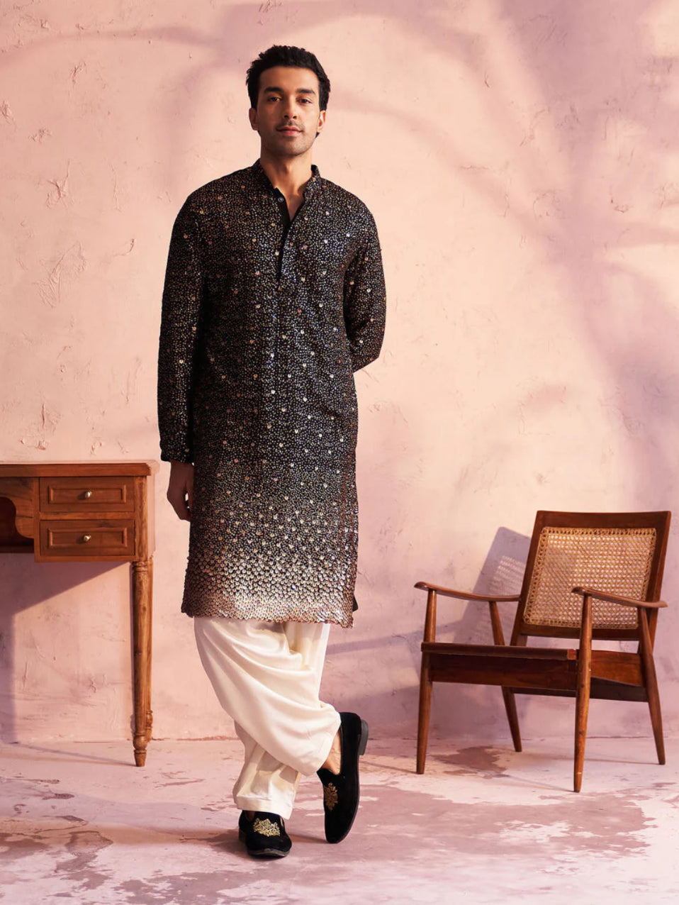 Kurta Pantalon Patiala Noir Intense Sequins brodés en Georgette Zari