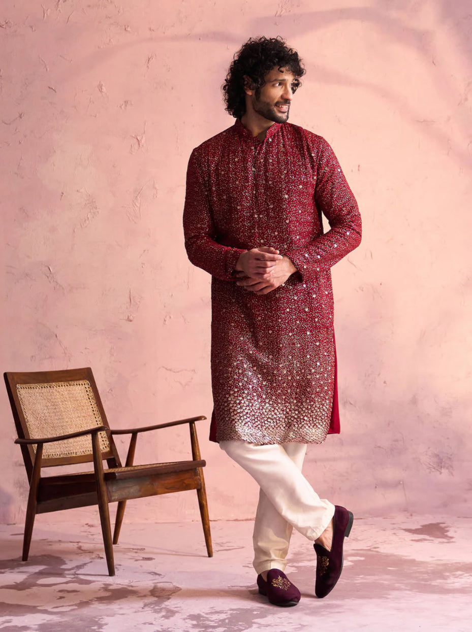 Kurta Pantalon Set Rouge Bordeaux Sequins brodés en Georgette Zari