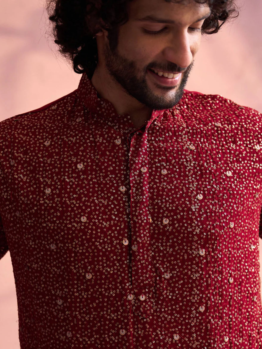 Kurta Pantalon Set Rouge Bordeaux Sequins brodés en Georgette Zari