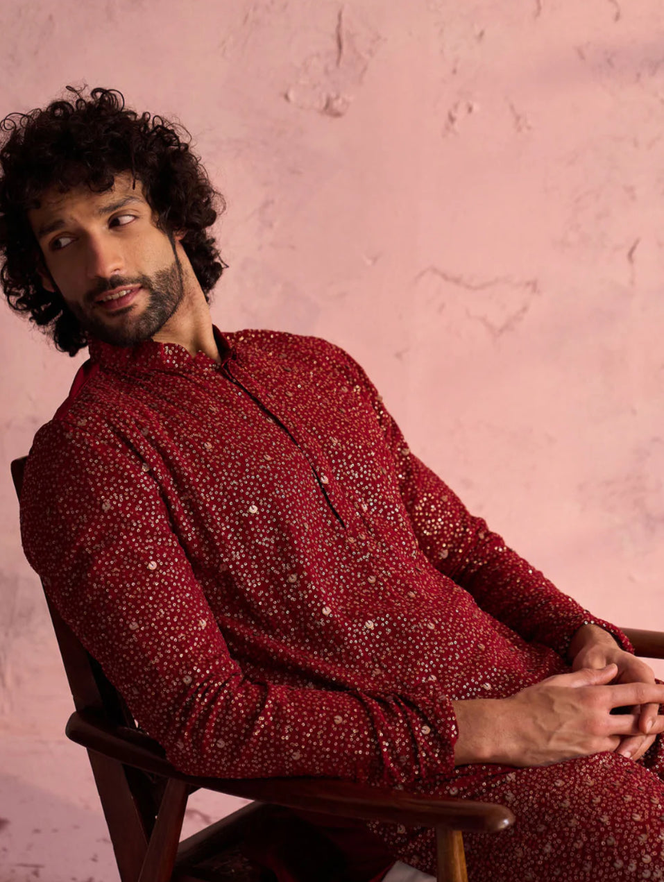 Kurta Pantalon Set Rouge Bordeaux Sequins brodés en Georgette Zari