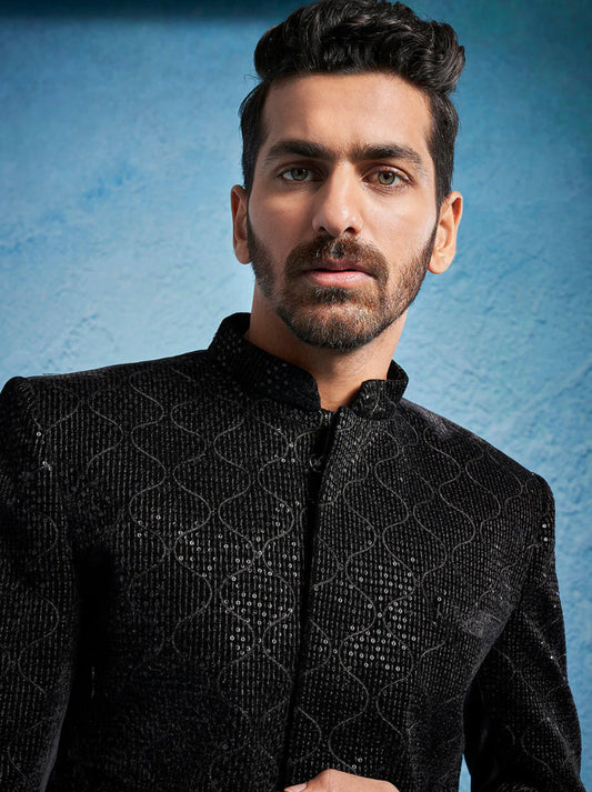 Ensemble Homme Sherwani Noir texturé en velours et sequins moderne