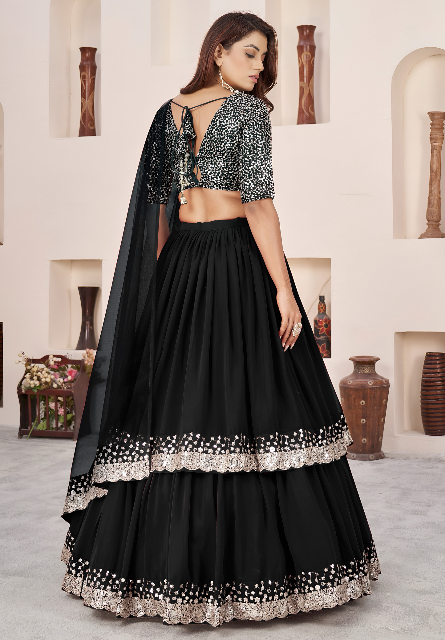Lehenga noir brillant de fête en georgette et broderies travaillées COLLECTION ANJALI