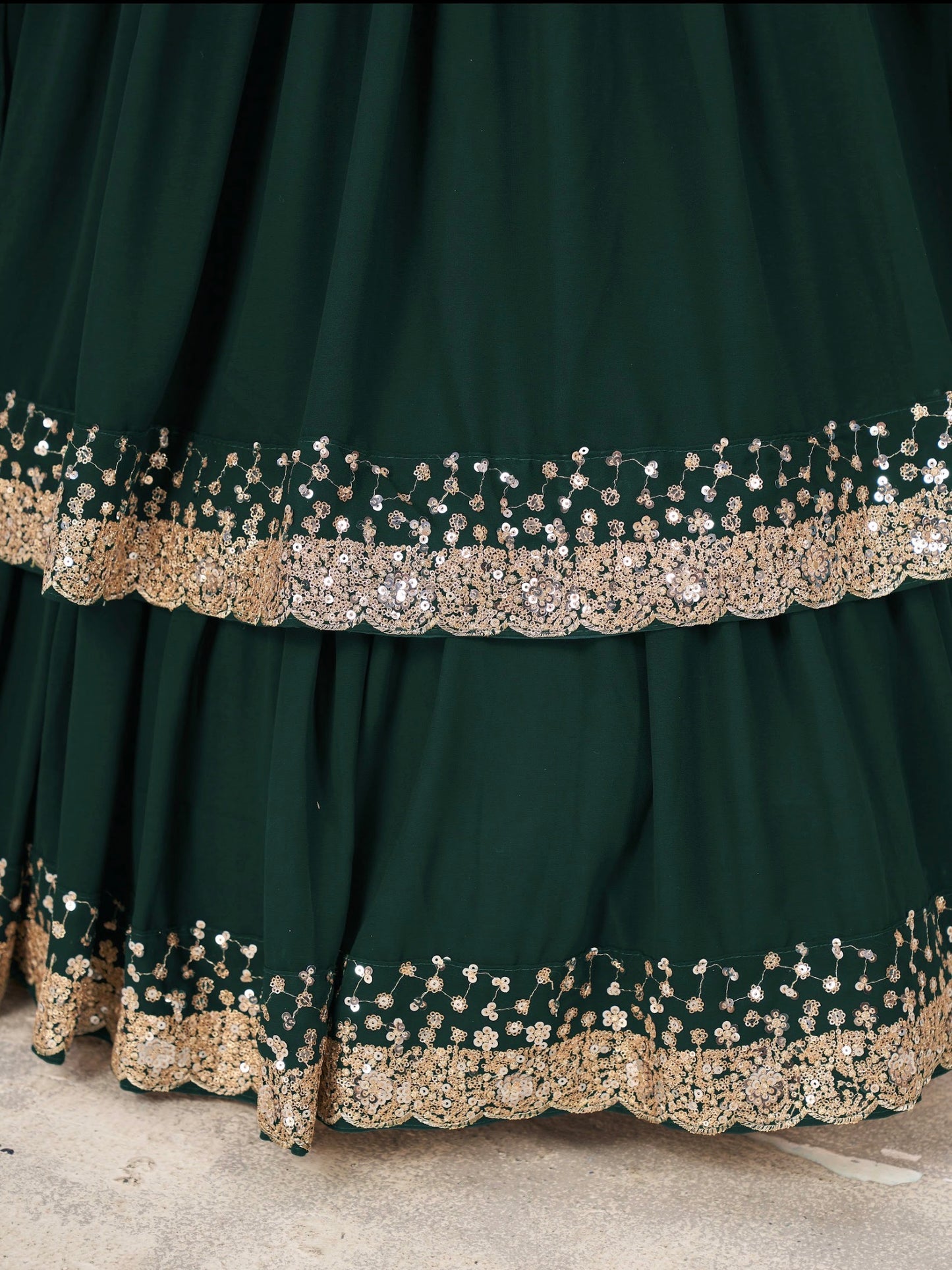 Lehenga vert foncé de fête en georgette et broderies travaillées COLLECTION ANJALI