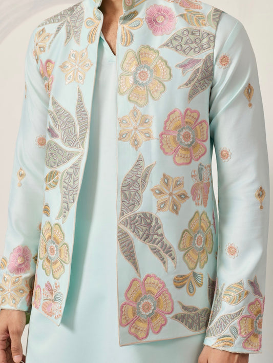 Ensemble Kurta Vesti Koti Homme bleu turquoise clair avec motifs floraux délicats et broderies de sequins COLLECTION VIVAAN