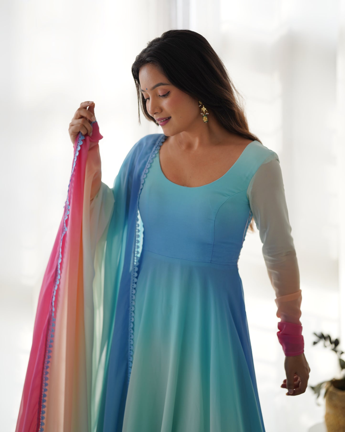 Langes Anarkali-Kleid, inspiriert von Alia Bhatt