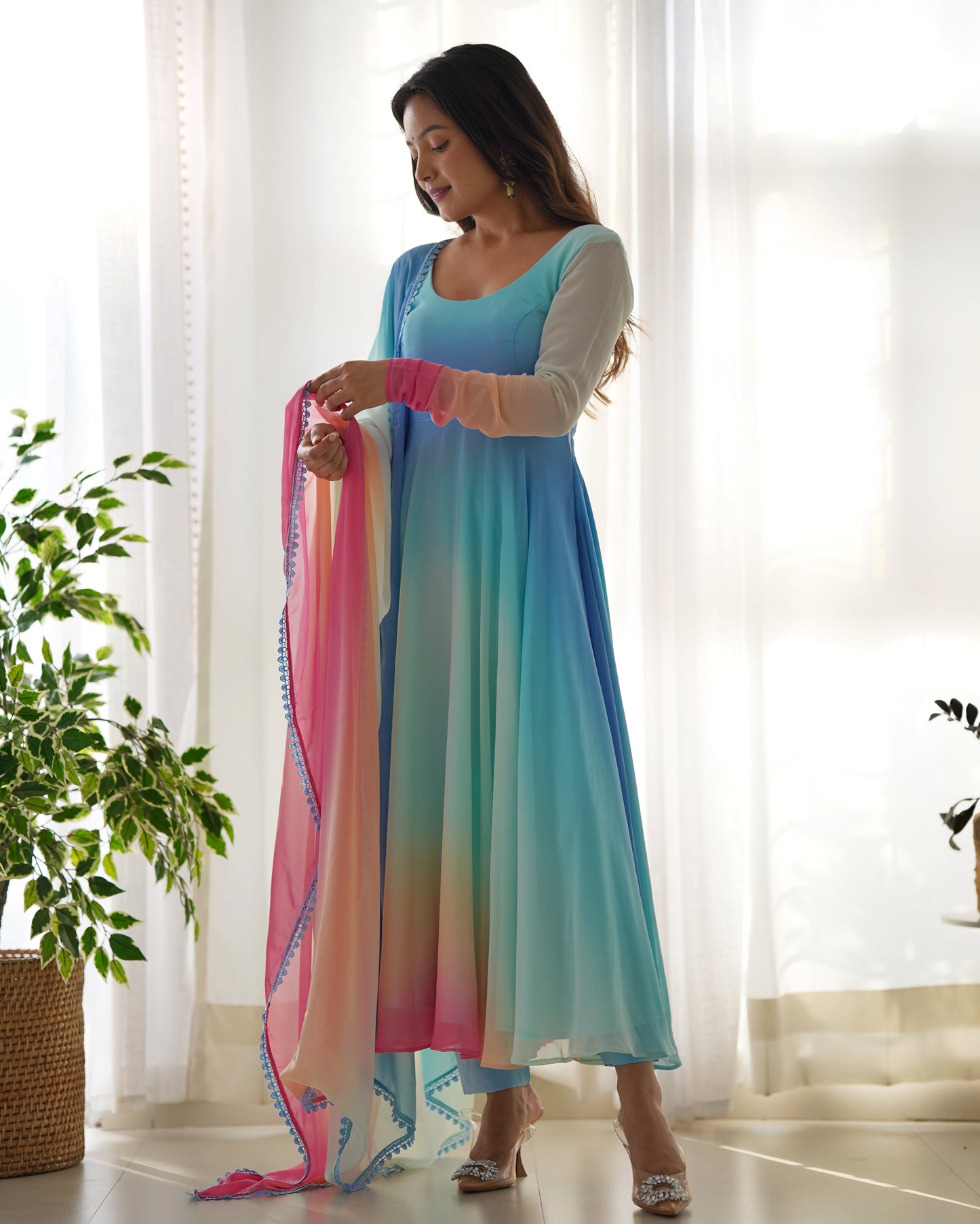 Langes Anarkali-Kleid, inspiriert von Alia Bhatt