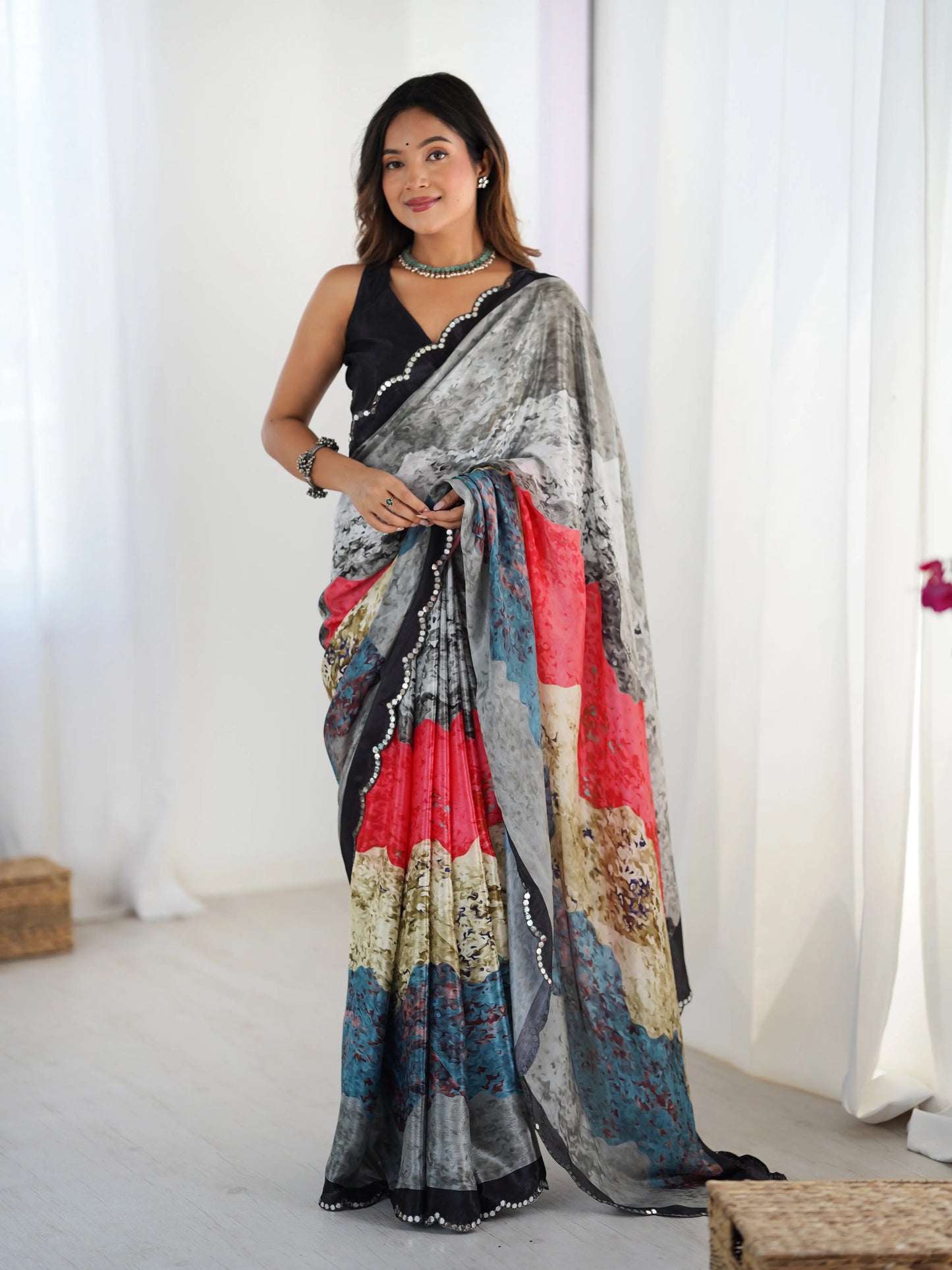 Sari en chinon noir multicolore avec finitions miroirs COLLECTION SONIYA