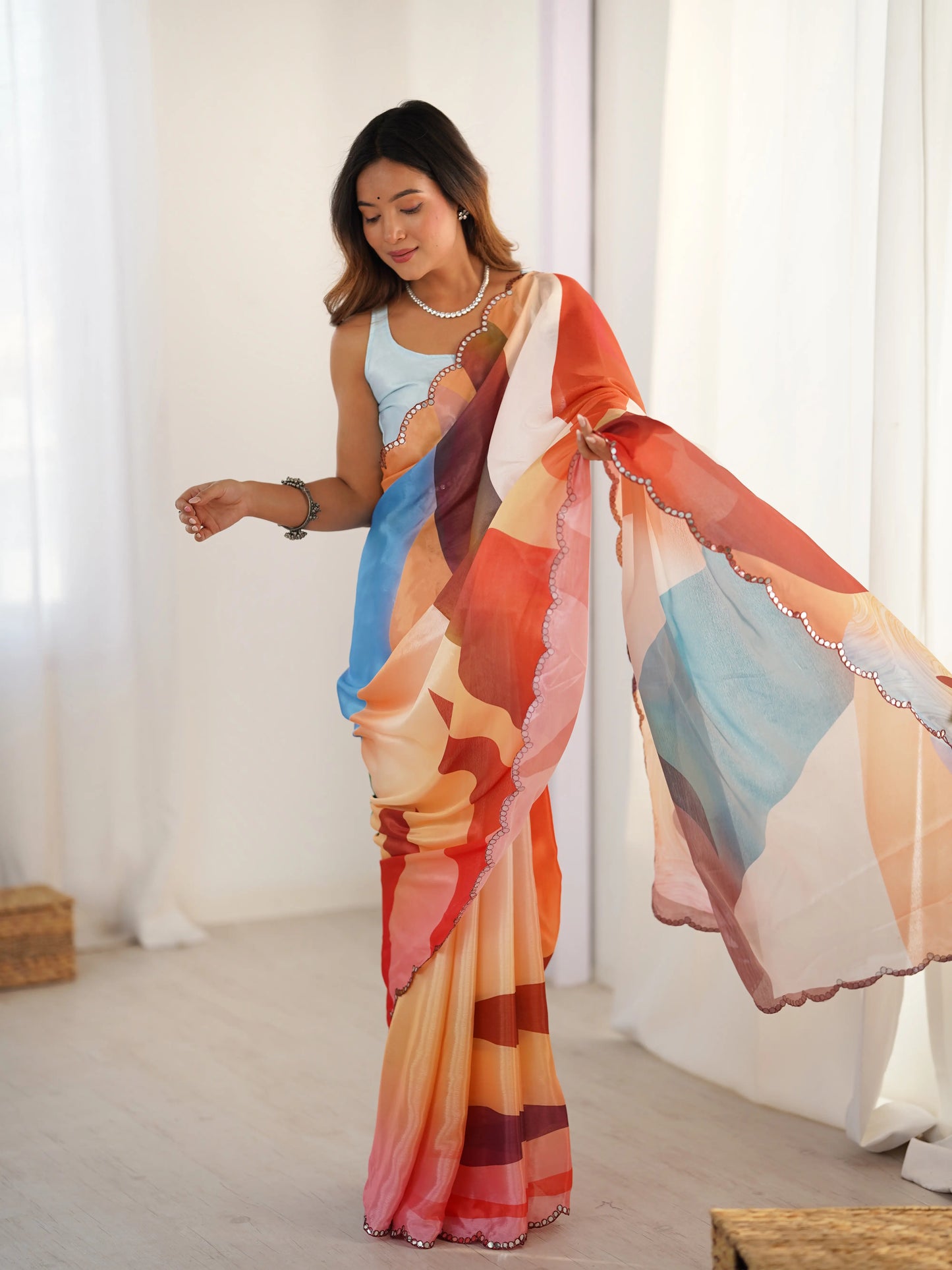 Sari en chinon bleu ciel multicolore avec finitions miroirs COLLECTION SONIYA