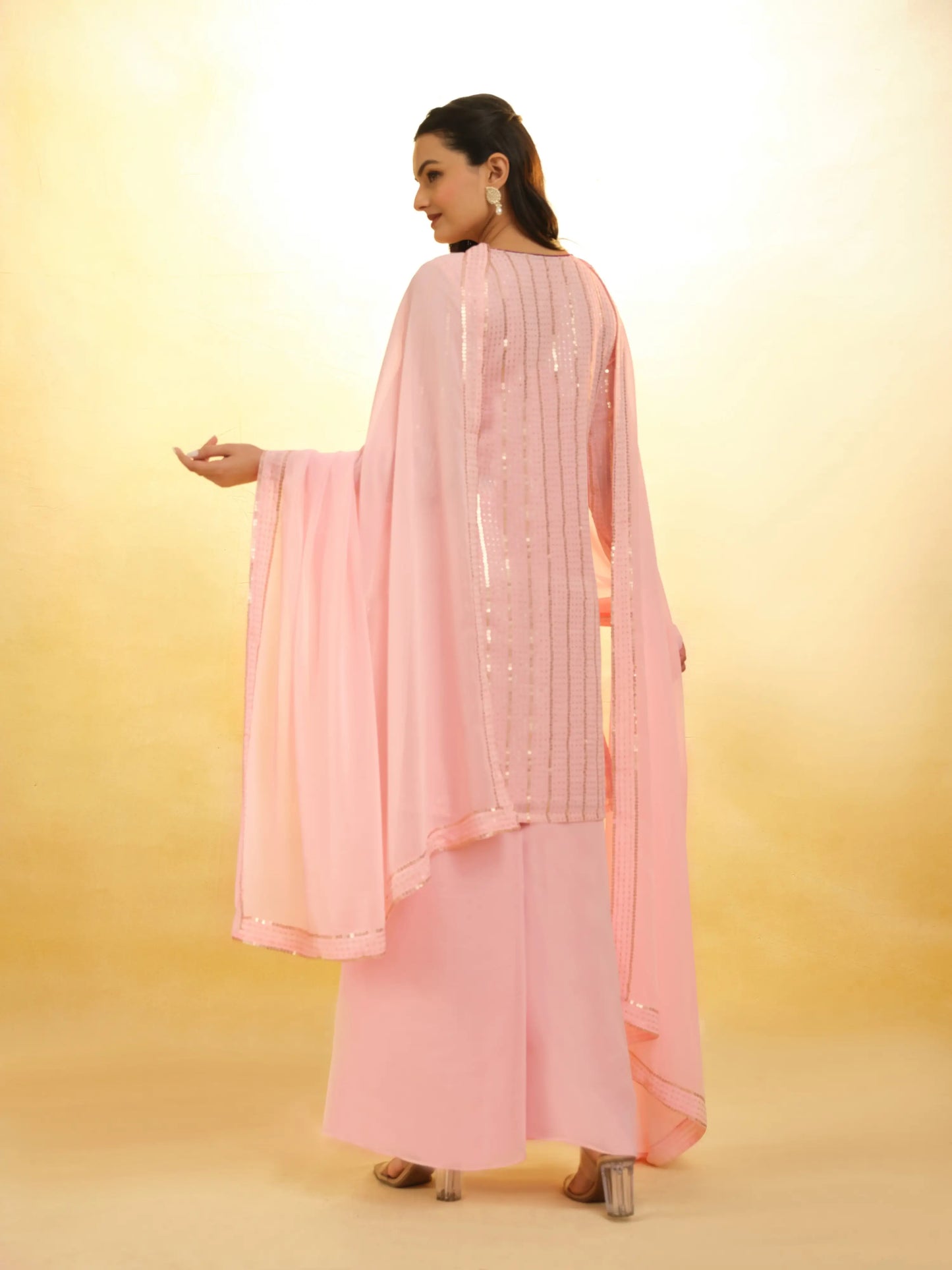 Pfirsichfarbener Georgette-Salwar-Anzug mit Palazzo und Dupatta