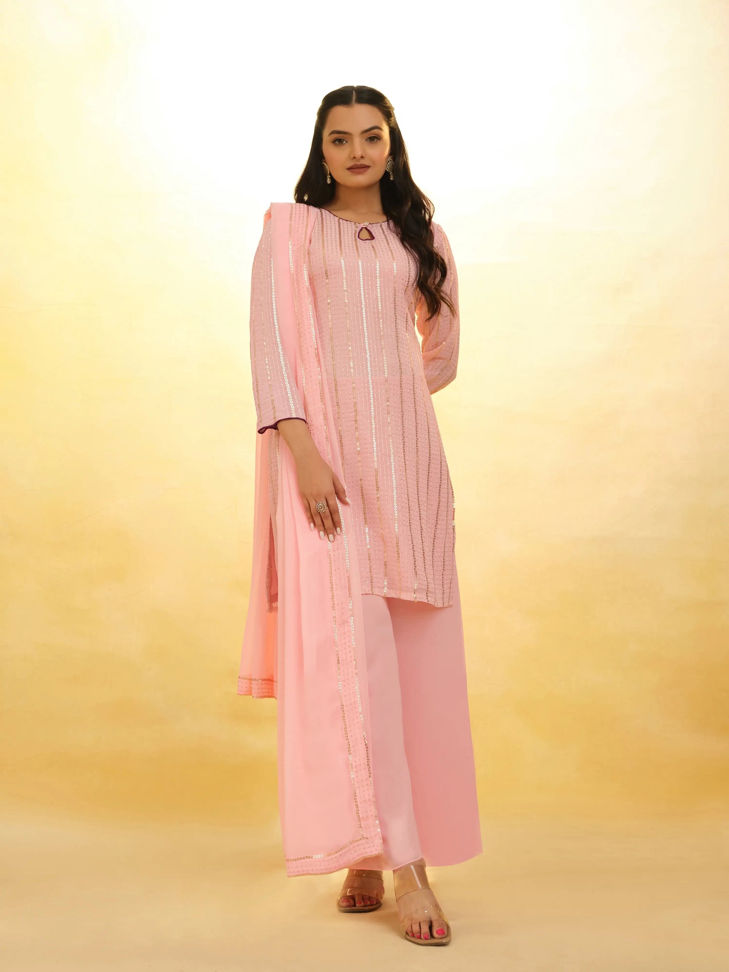 Pfirsichfarbener Georgette-Salwar-Anzug mit Palazzo und Dupatta
