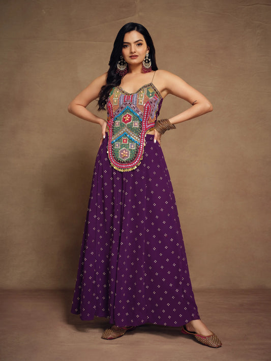 Ensemble coordonné en soie violette clair avec broderie artisanale indo-occidental