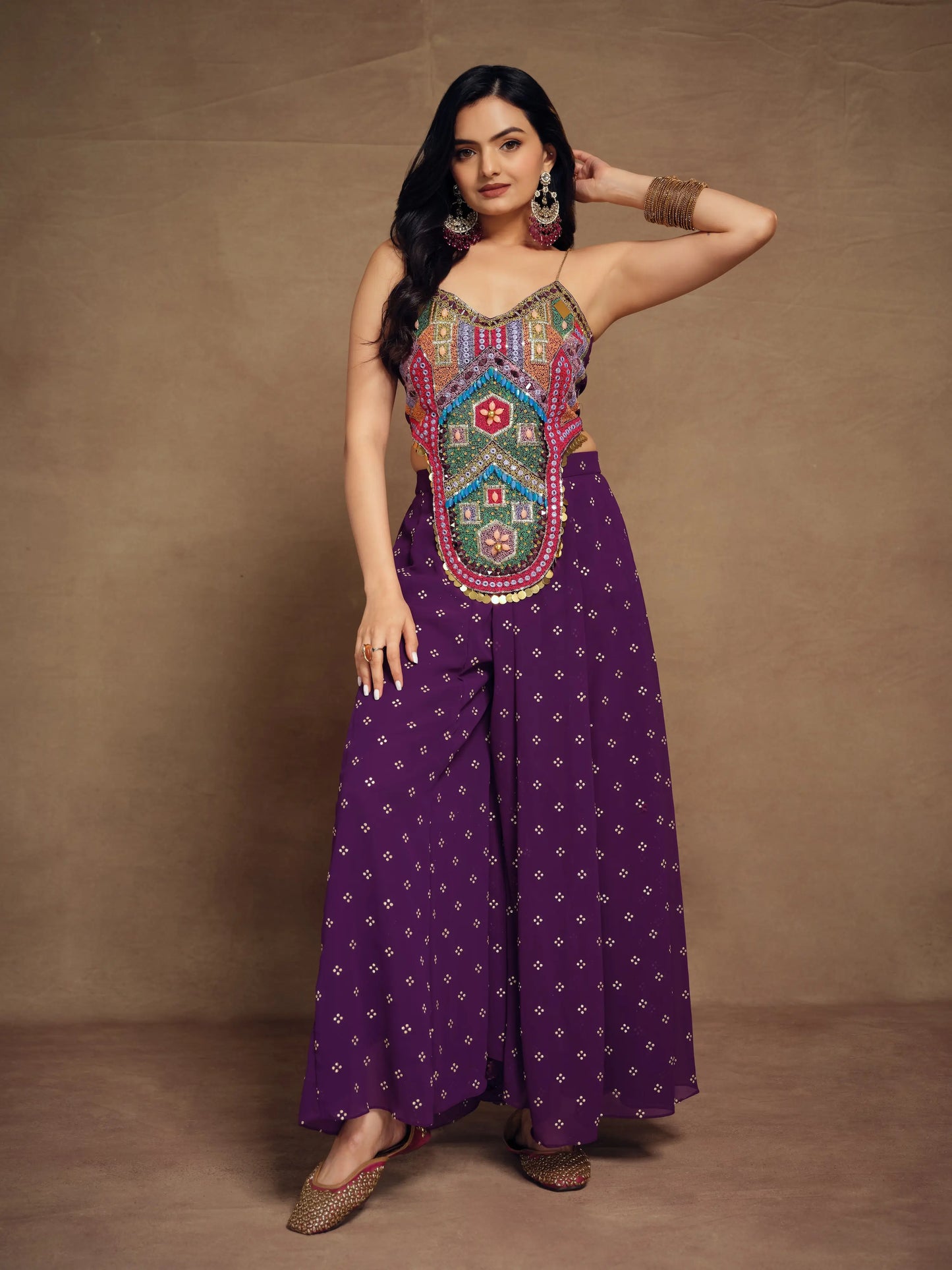 Ensemble coordonné en soie violette clair avec broderie artisanale indo-occidental