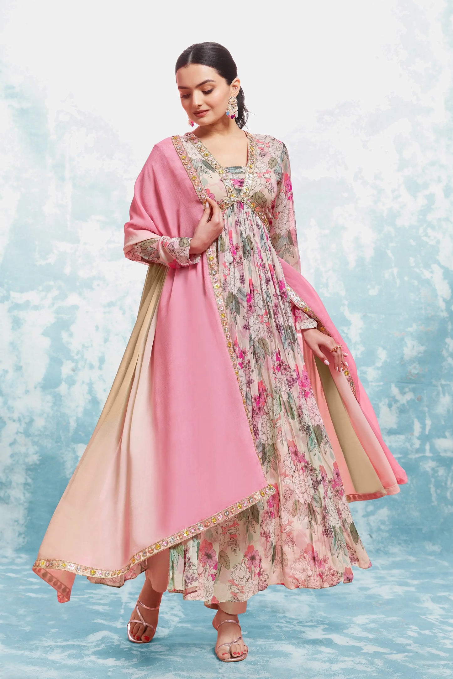 Ensemble salwar imprimé et brodé rose clair