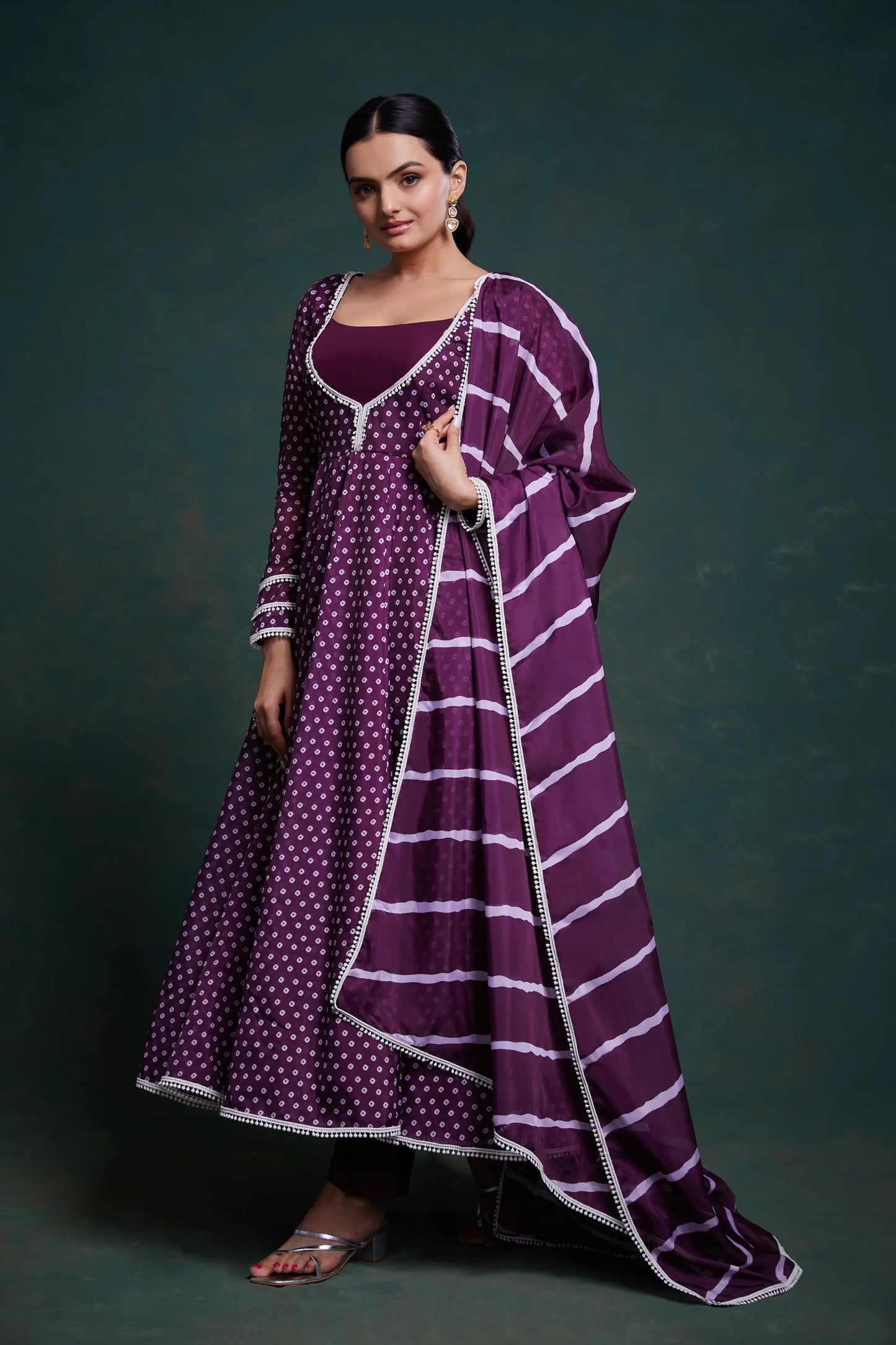 Ensemble salwar imprimé Bandhani en organza violet traditionnel