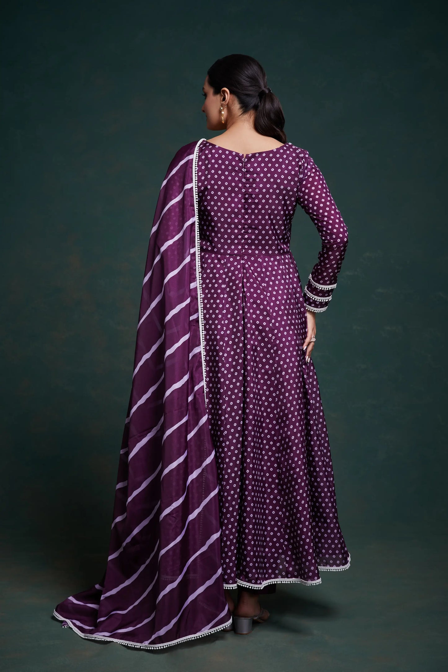 Ensemble salwar imprimé Bandhani en organza violet traditionnel