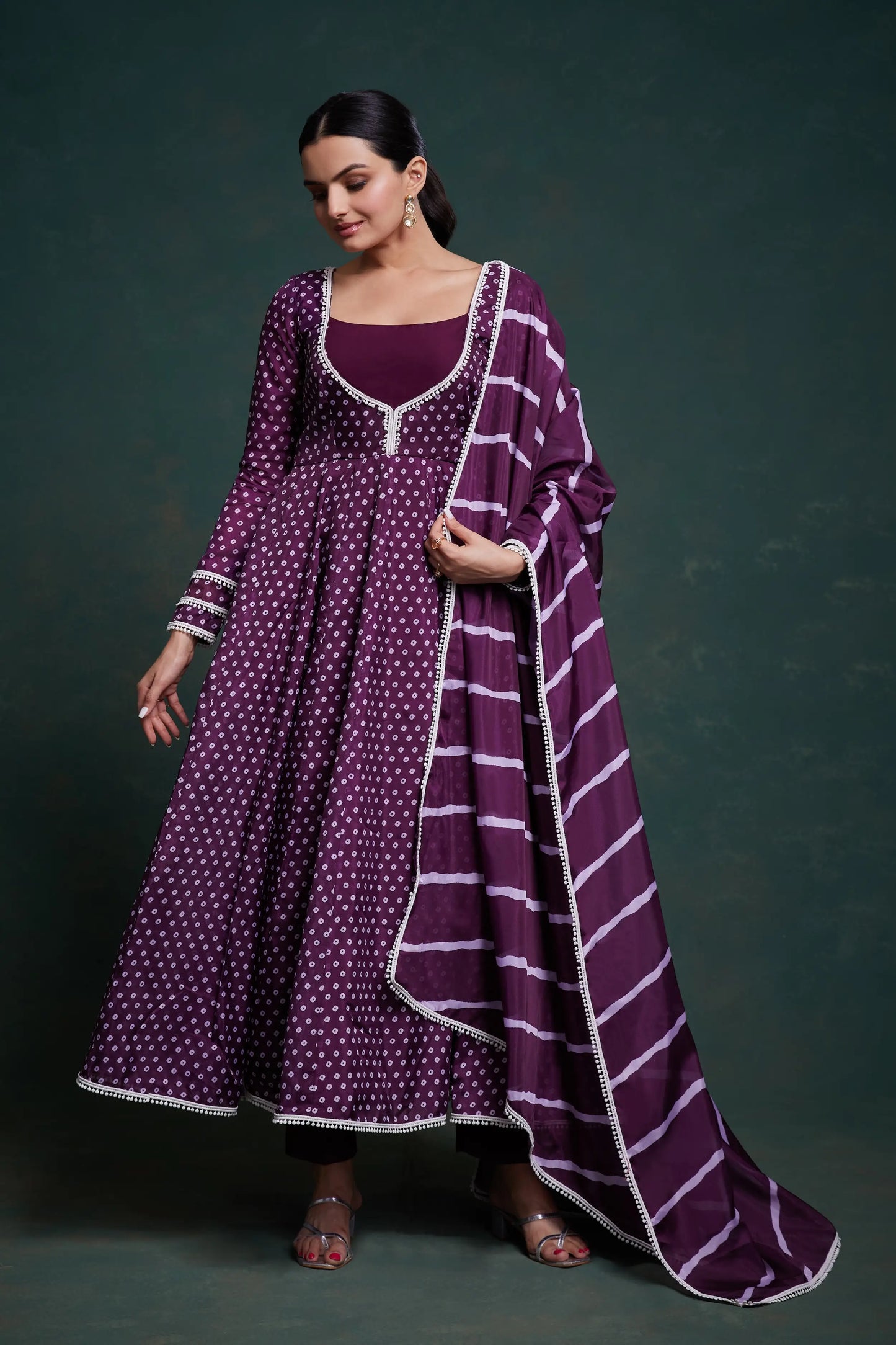 Ensemble salwar imprimé Bandhani en organza violet traditionnel
