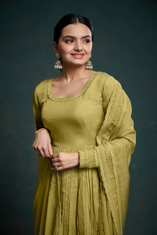 Ensemble salwar en organza vert olive uni