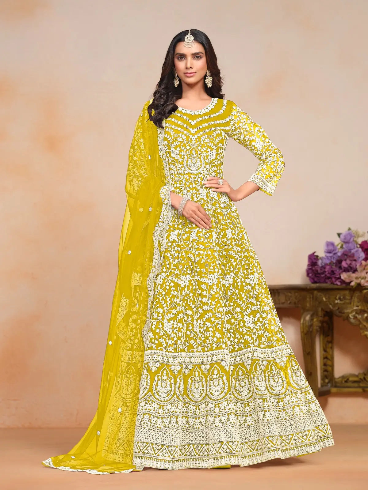 Gelbes Kleid / Abendkleid für besondere Anlässe aus Seide und Stickerei