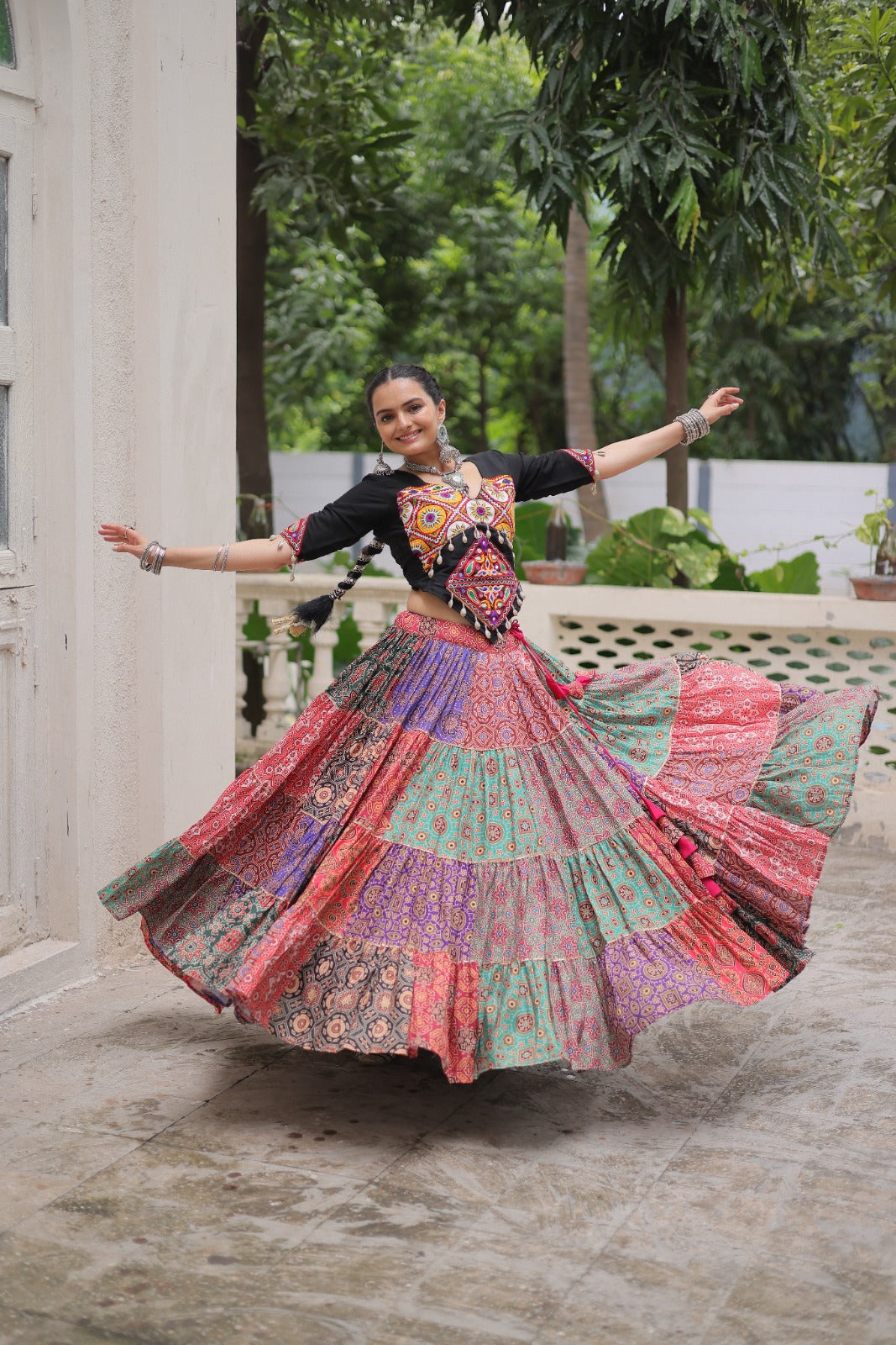 Lehenga choli Navratri Kutchi Gamthi multicouleur noir