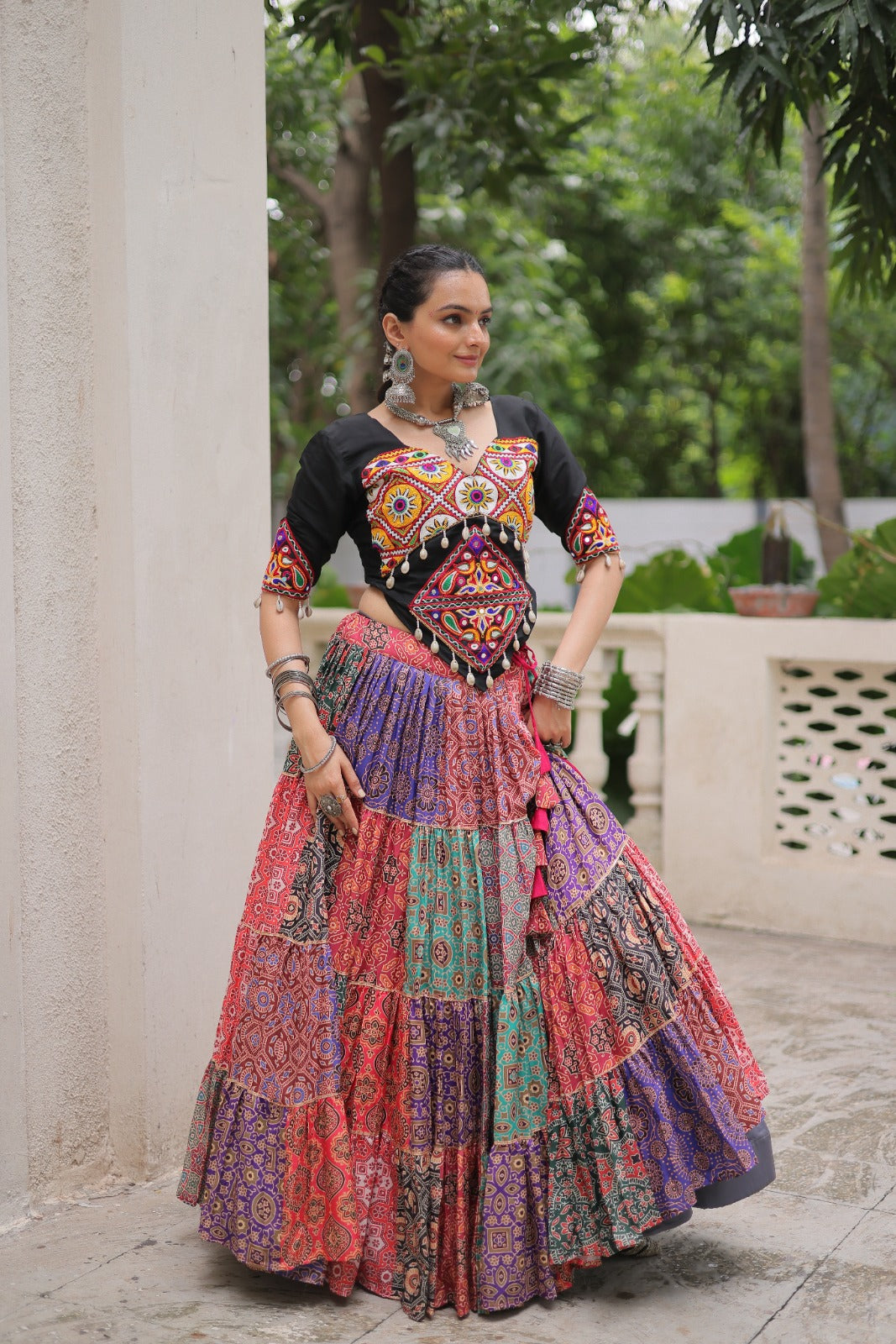 Lehenga choli Navratri Kutchi Gamthi multicouleur noir