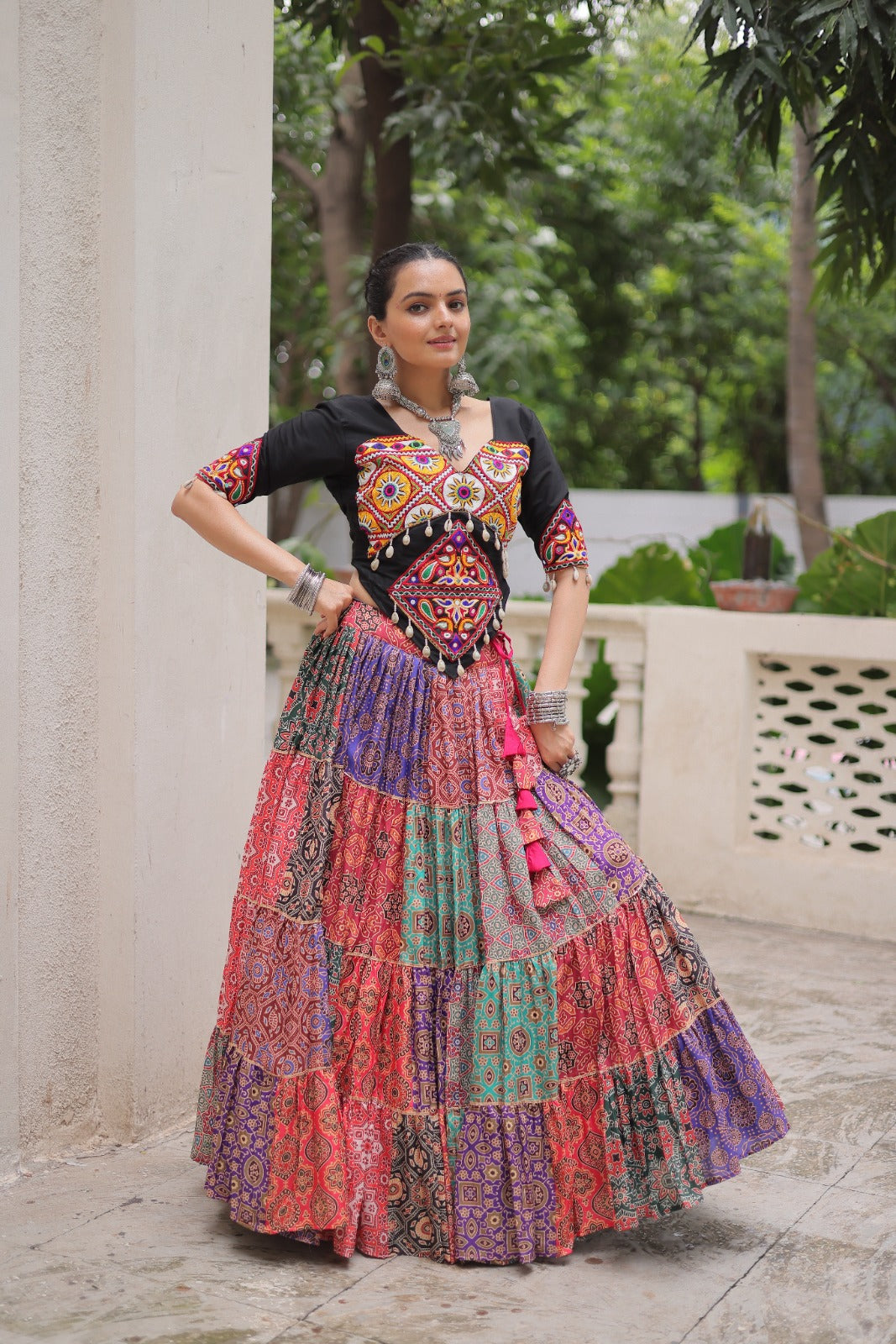 Lehenga choli Navratri Kutchi Gamthi multicouleur noir
