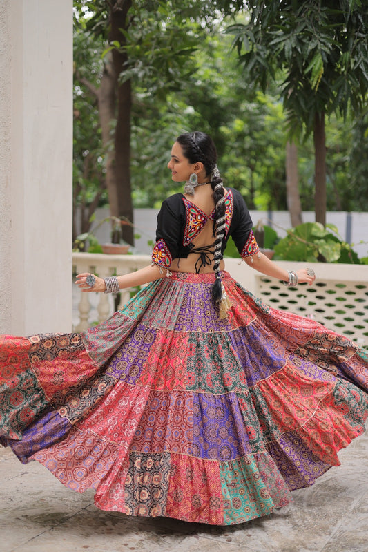 Lehenga choli Navratri Kutchi Gamthi multicouleur noir