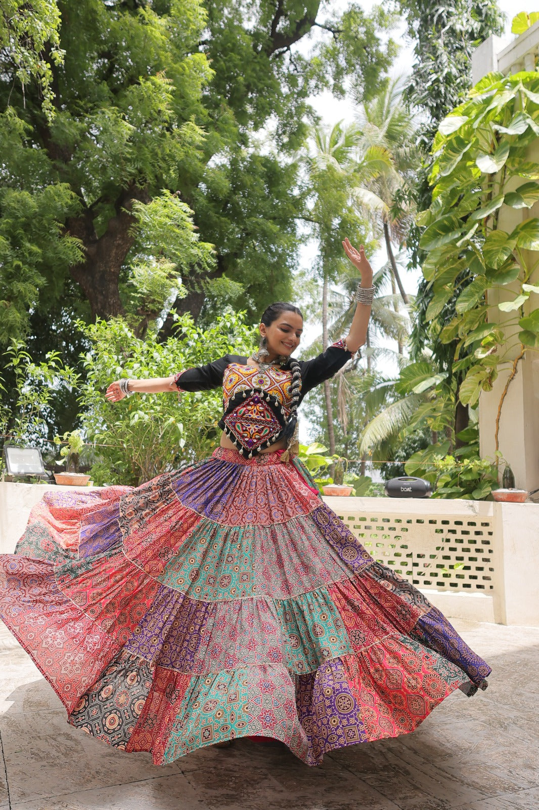 Lehenga choli Navratri Kutchi Gamthi multicouleur noir