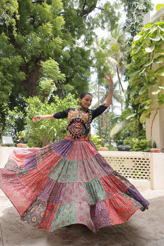 Lehenga choli Navratri Kutchi Gamthi multicouleur noir