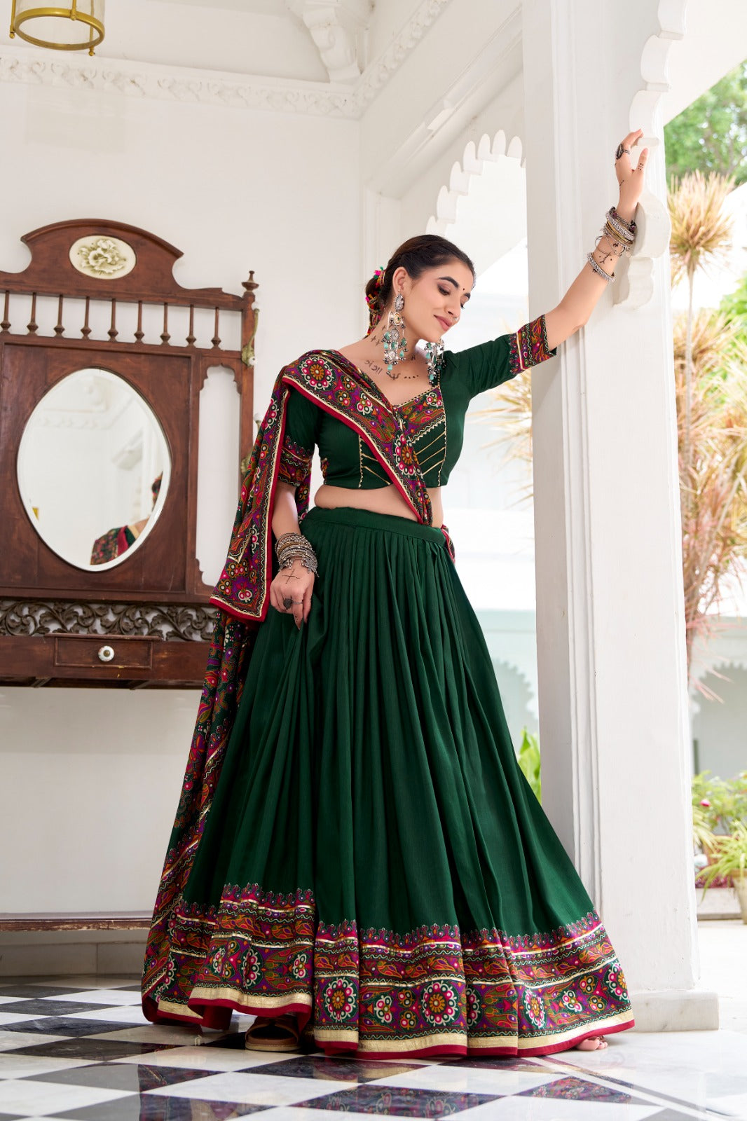 Lehenga de Navratri vert en soie imprimé Gamthi et Gota Patti COLLECTION SNEHA
