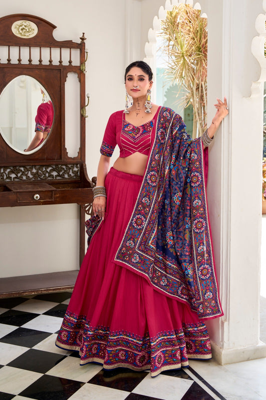 Lehenga de Navratri rose en soie imprimé Gamthi et Gota Patti COLLECTION SNEHA