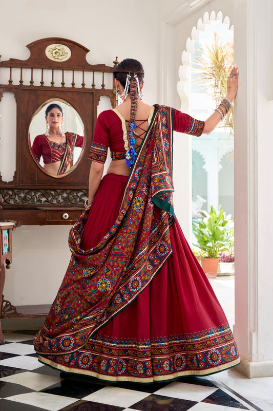 Lehenga de Navratri rouge en soie imprimé Gamthi et Gota Patti COLLECTION SNEHA