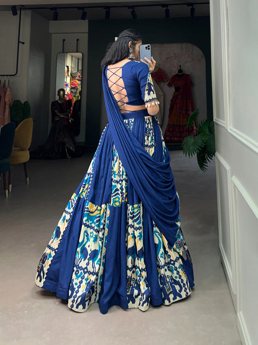 Lehenga de Navratri Gota Patti Imprimé bleu en rayon et soie