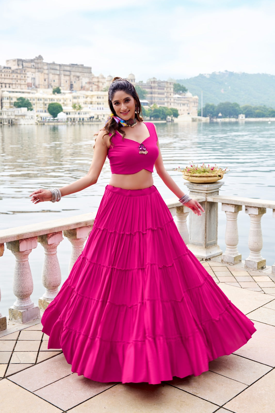 Lehenga choli rose fuchsia avec koti veste COLLECTION KINJAL