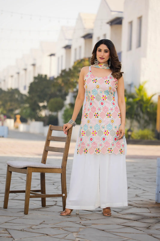 Ensemble Salwar Blanc en Chinon avec Broderie à Sequins