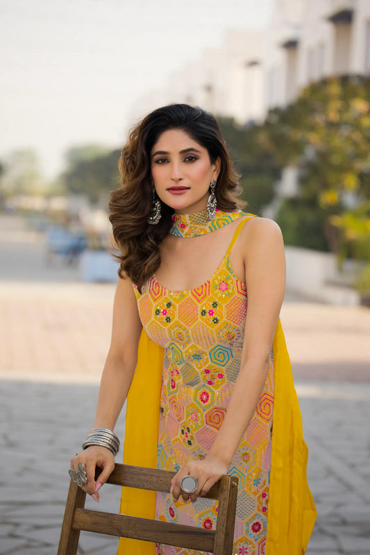 Ensemble Salwar Jaune en Chinon avec Broderie à Sequins