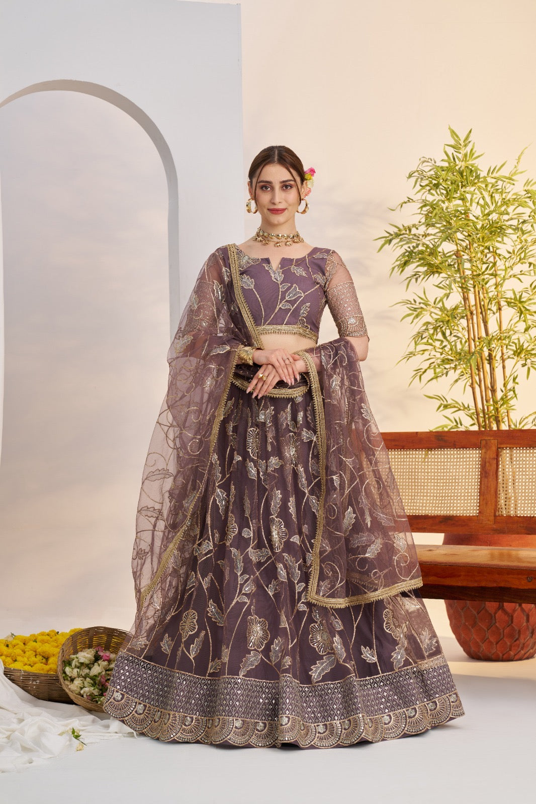 Lehenga violet doux en filet avec broderies et sequins COLLECTION MAISHA
