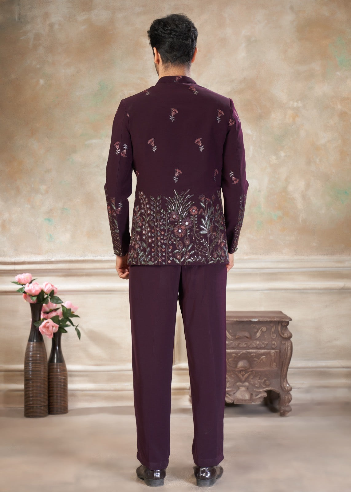 Ensemble Homme Costume Jodhpuri Violet Pourpre Haut de Gamme en Terry Rayon avec Broderies de fleurs et Sequins COLLECTION KANWAR