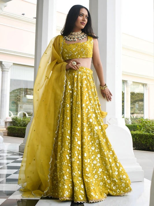 Lehenga vert olive clair en georgette léger avec travail traditionnel