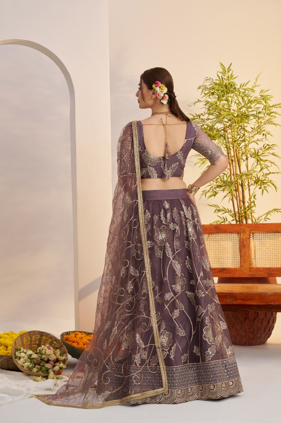 Lehenga violet doux en filet avec broderies et sequins COLLECTION MAISHA