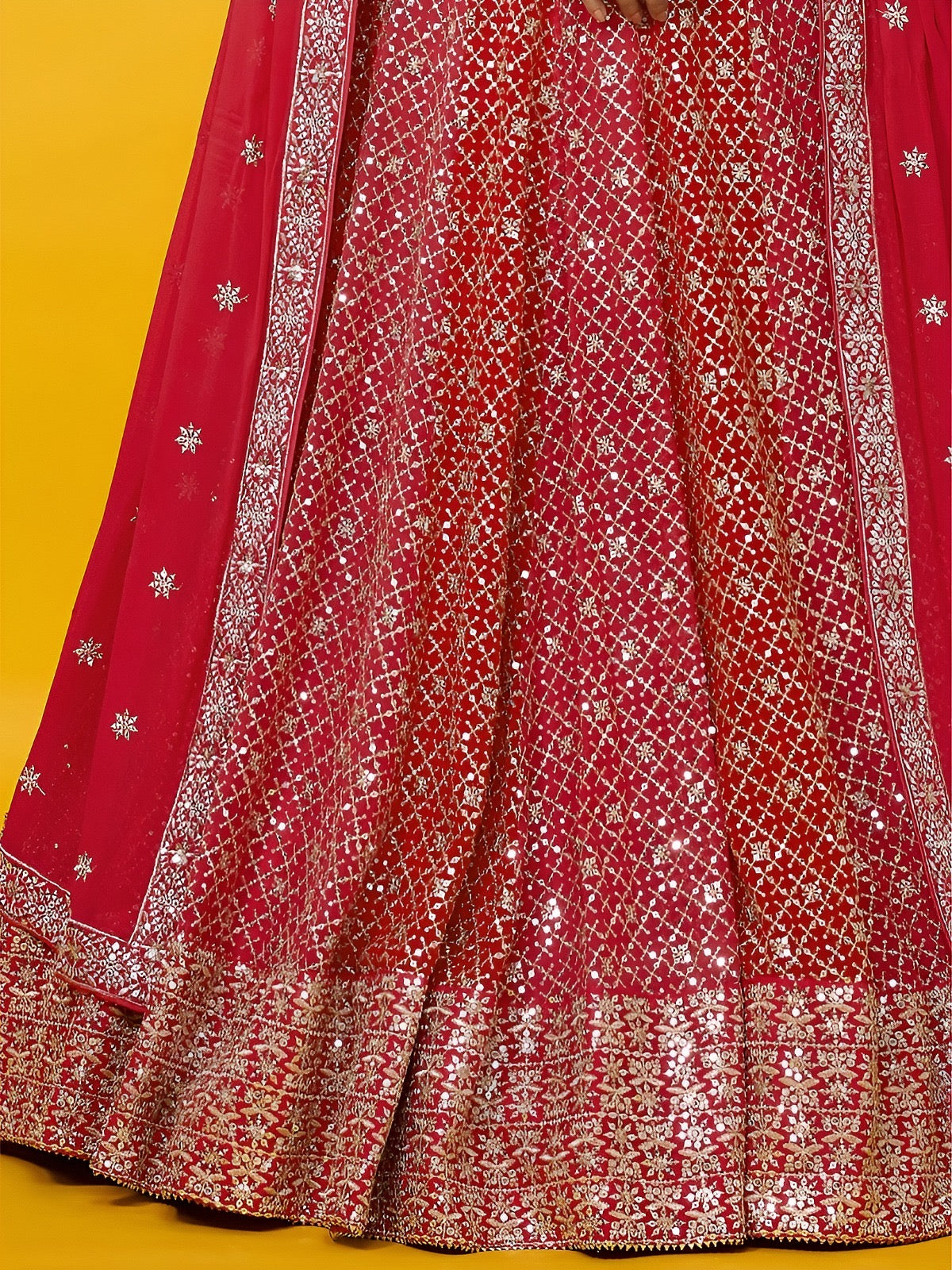 Lehenga rouge en georgette léger avec broderies zari