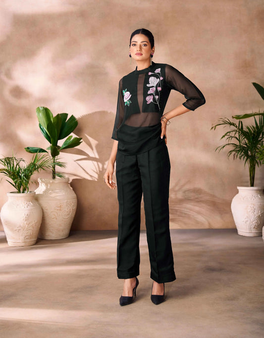 Ensemble coordonné noir en organza floral Indo-occidental à la mode, orné d’un délicat travail à la main