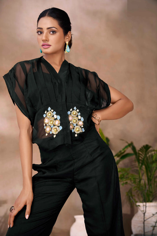 Ensemble coordonné noir Indo-Occidental à la mode en organza avec broderie florale faite à la main