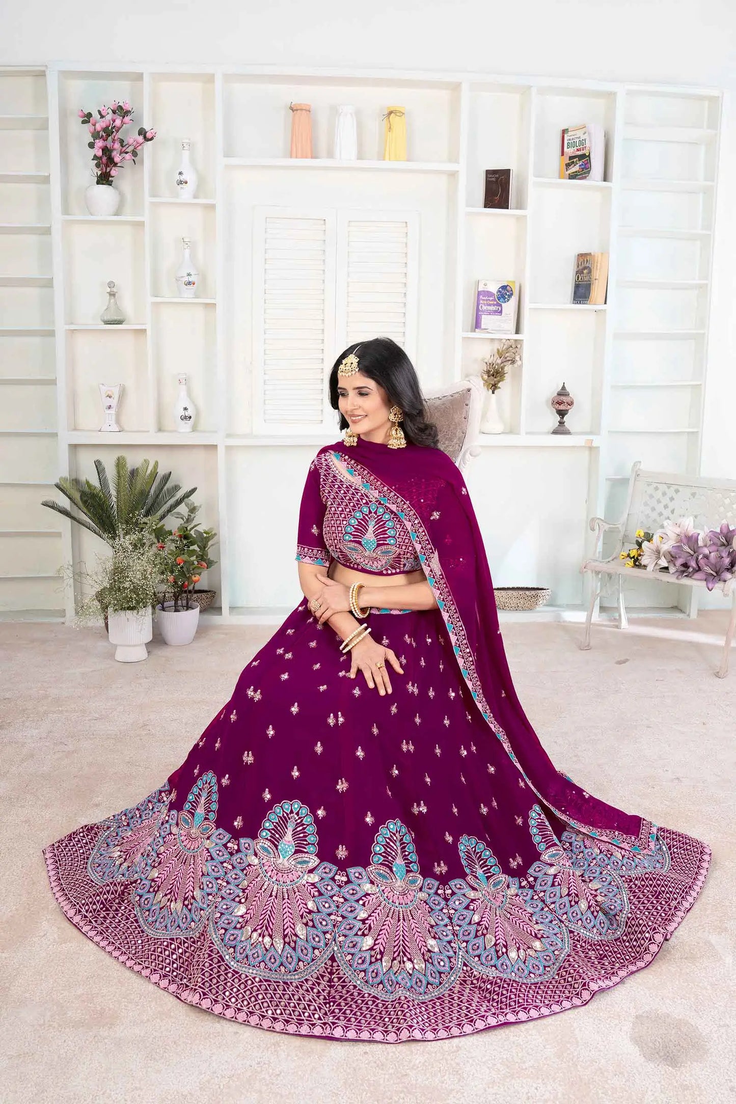 Schwarzbeervioletter Georgette-Lehenga mit Fadenstickerei und Pailletten